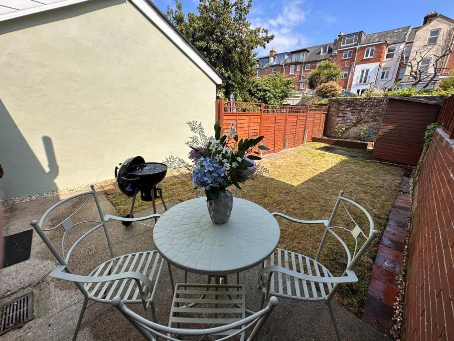 Stylish 3Br Cowes Cottage Close To The Waterfront ภายนอก รูปภาพ