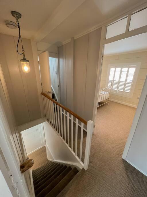 Stylish 3Br Cowes Cottage Close To The Waterfront ภายนอก รูปภาพ