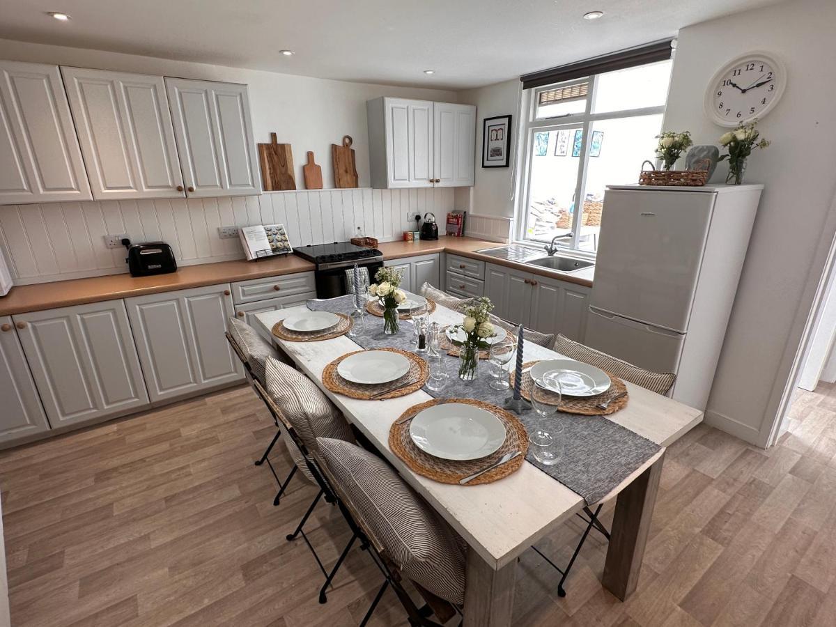 Stylish 3Br Cowes Cottage Close To The Waterfront ภายนอก รูปภาพ