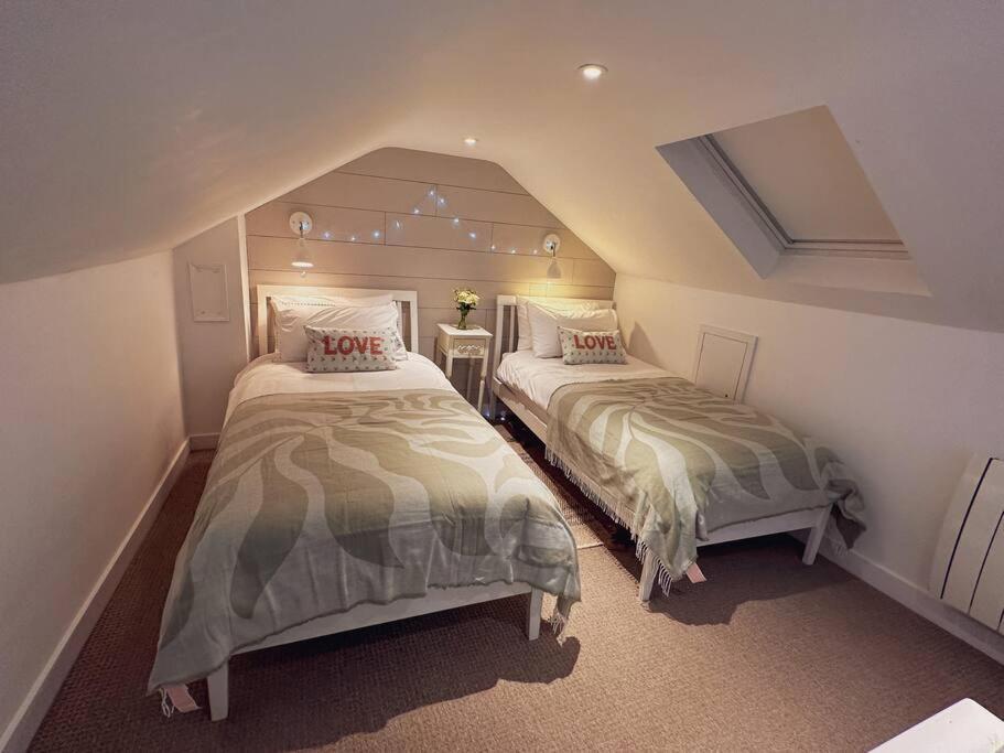 Stylish 3Br Cowes Cottage Close To The Waterfront ภายนอก รูปภาพ