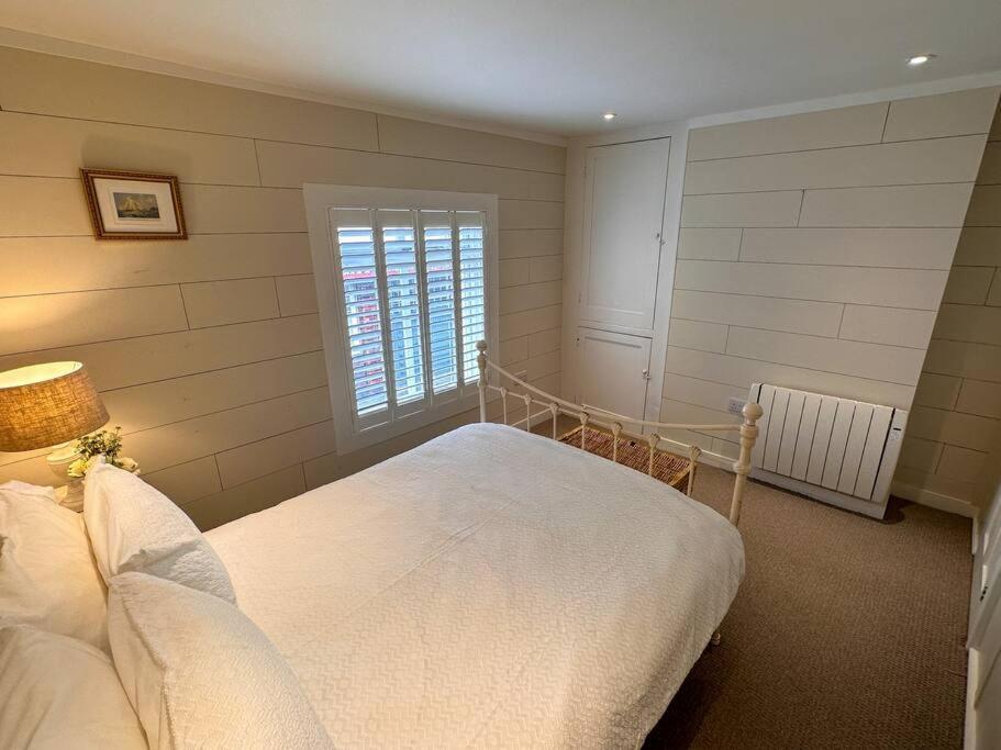 Stylish 3Br Cowes Cottage Close To The Waterfront ภายนอก รูปภาพ